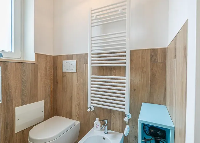 Private Pool & Parking Donna Lina 孔韦尔萨诺